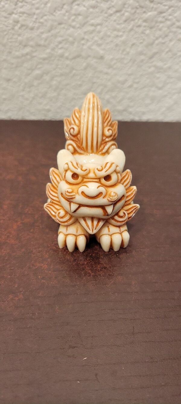 Japan Okinawa Courage comes out! Brave Lion Shisa .